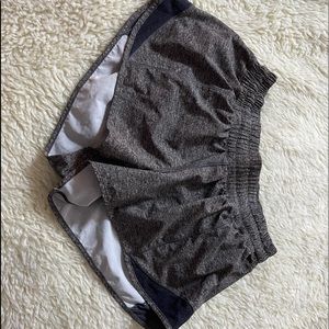 Size 6 Lululemon Hotty Hot shorts 2.5”